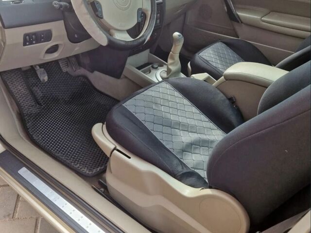 Бежевый Рено Меган, объемом двигателя 1.6 л и пробегом 190 тыс. км за 3700 $, фото 3 на Automoto.ua