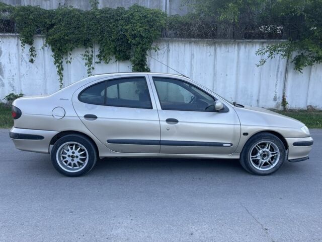 Бежевый Рено Меган, объемом двигателя 1.6 л и пробегом 200 тыс. км за 1300 $, фото 2 на Automoto.ua