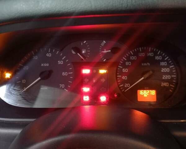 Бежевый Рено Меган, объемом двигателя 1.39 л и пробегом 168 тыс. км за 3300 $, фото 11 на Automoto.ua