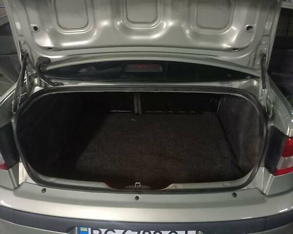 Бежевый Рено Меган, объемом двигателя 1.39 л и пробегом 168 тыс. км за 3300 $, фото 1 на Automoto.ua