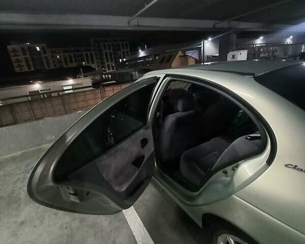 Бежевый Рено Меган, объемом двигателя 1.39 л и пробегом 168 тыс. км за 3300 $, фото 7 на Automoto.ua