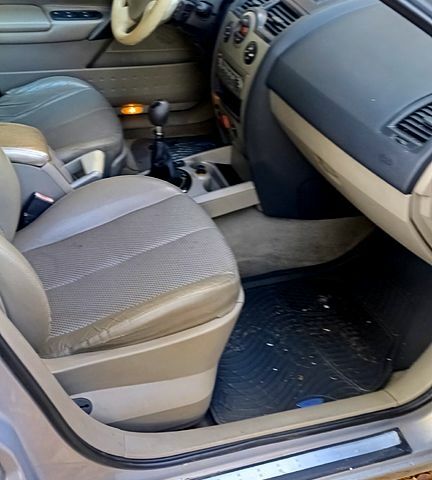 Бежевий Рено Меган, об'ємом двигуна 2 л та пробігом 210 тис. км за 3450 $, фото 7 на Automoto.ua