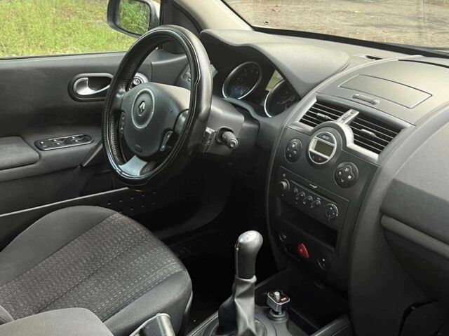 Бежевый Рено Меган, объемом двигателя 1.6 л и пробегом 188 тыс. км за 4640 $, фото 19 на Automoto.ua