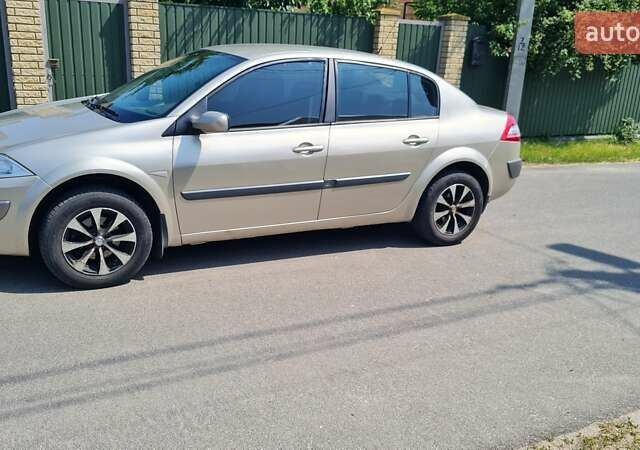 Бежевый Рено Меган, объемом двигателя 1.6 л и пробегом 137 тыс. км за 4600 $, фото 4 на Automoto.ua