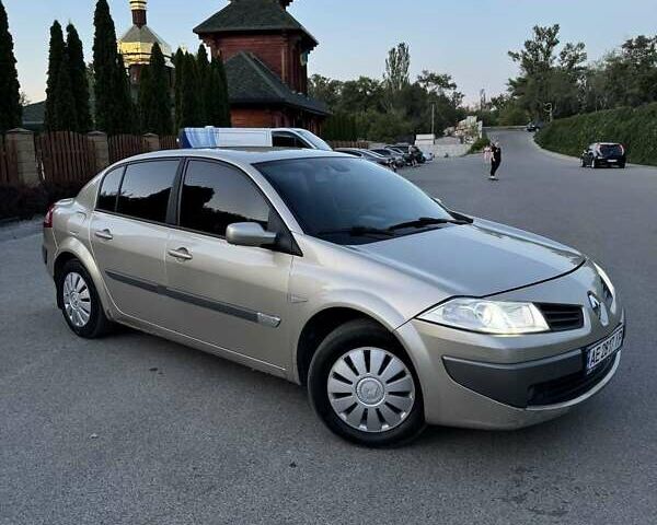 Бежевый Рено Меган, объемом двигателя 1.6 л и пробегом 234 тыс. км за 3500 $, фото 4 на Automoto.ua