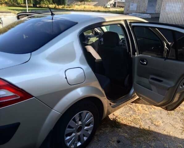 Бежевый Рено Меган, объемом двигателя 1.6 л и пробегом 360 тыс. км за 4800 $, фото 5 на Automoto.ua