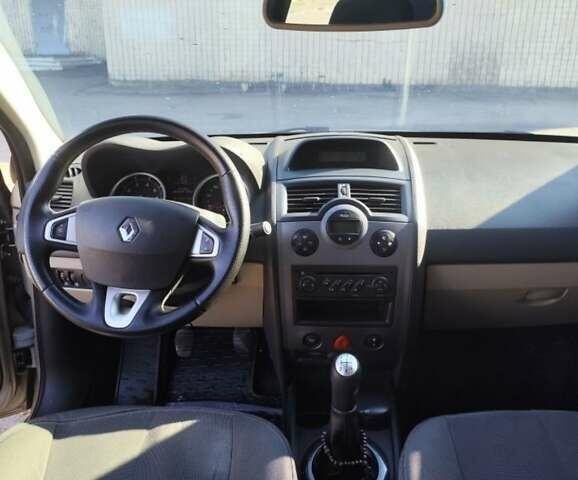 Бежевый Рено Меган, объемом двигателя 1.6 л и пробегом 360 тыс. км за 4800 $, фото 1 на Automoto.ua