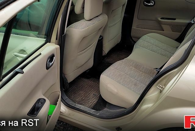 Бежевый Рено Меган, объемом двигателя 1.6 л и пробегом 206 тыс. км за 4100 $, фото 3 на Automoto.ua