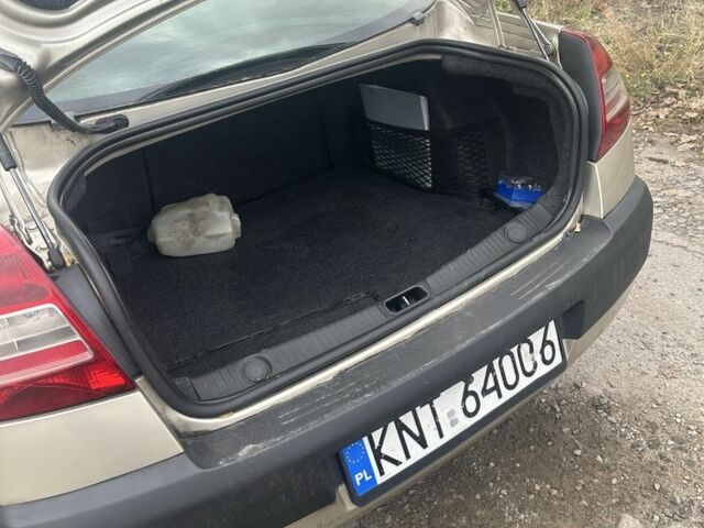 Бежевый Рено Меган, объемом двигателя 1.5 л и пробегом 250 тыс. км за 2299 $, фото 9 на Automoto.ua