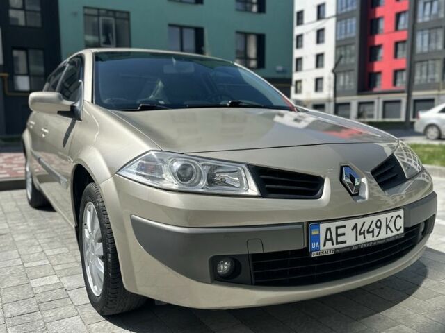 Бежевый Рено Меган, объемом двигателя 1.6 л и пробегом 237 тыс. км за 5500 $, фото 3 на Automoto.ua