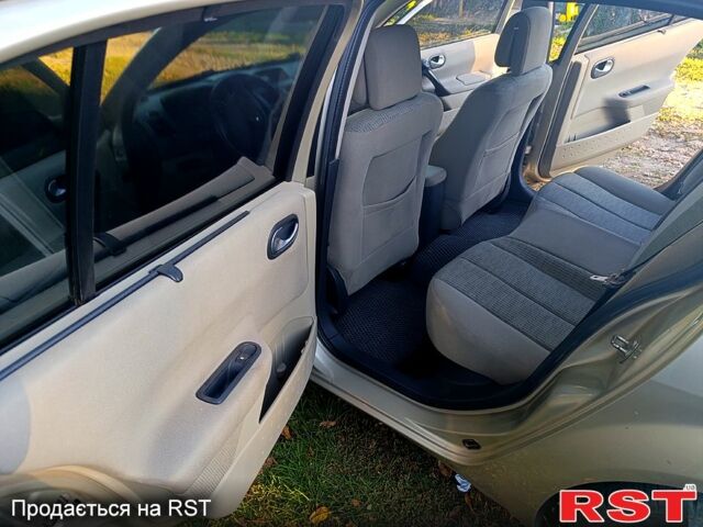 Бежевий Рено Меган, об'ємом двигуна 1.6 л та пробігом 165 тис. км за 3700 $, фото 3 на Automoto.ua