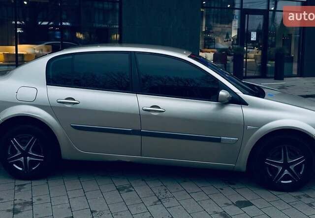 Бежевый Рено Меган, объемом двигателя 1.4 л и пробегом 249 тыс. км за 5700 $, фото 7 на Automoto.ua