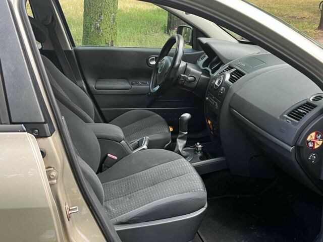 Бежевый Рено Меган, объемом двигателя 1.6 л и пробегом 188 тыс. км за 4640 $, фото 18 на Automoto.ua