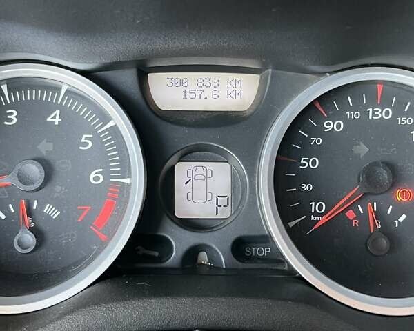 Бежевый Рено Меган, объемом двигателя 1.6 л и пробегом 300 тыс. км за 4500 $, фото 12 на Automoto.ua