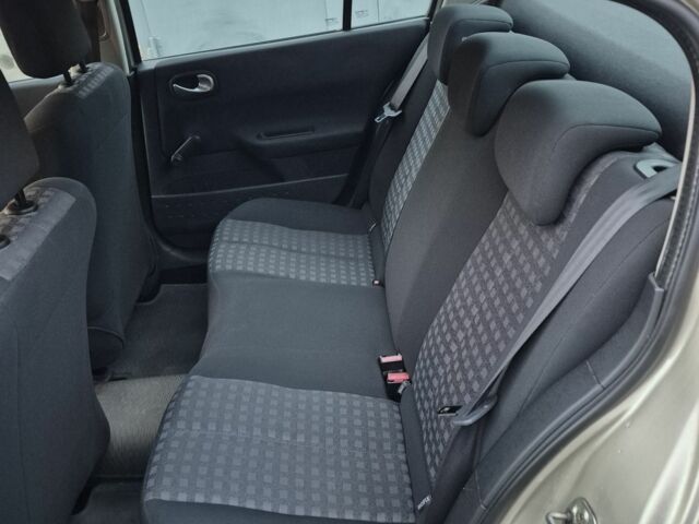 Бежевый Рено Меган, объемом двигателя 0 л и пробегом 119 тыс. км за 5500 $, фото 6 на Automoto.ua