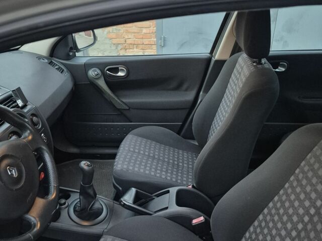 Бежевый Рено Меган, объемом двигателя 0 л и пробегом 119 тыс. км за 5500 $, фото 5 на Automoto.ua