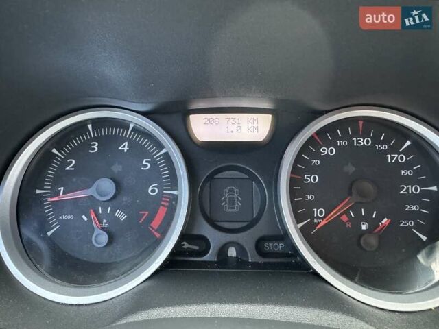 Бежевый Рено Меган, объемом двигателя 1.6 л и пробегом 206 тыс. км за 4900 $, фото 6 на Automoto.ua