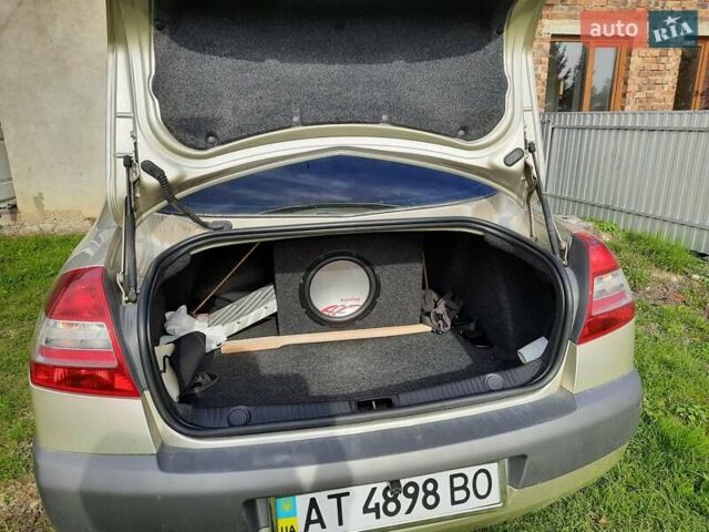 Бежевый Рено Меган, объемом двигателя 1.4 л и пробегом 78 тыс. км за 6500 $, фото 9 на Automoto.ua
