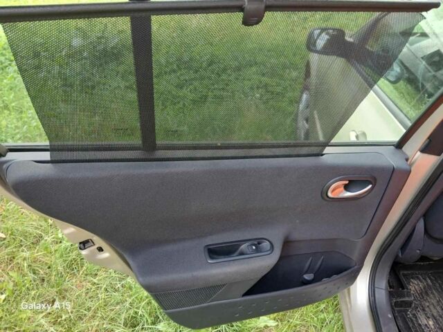 Бежевый Рено Меган, объемом двигателя 1.6 л и пробегом 350 тыс. км за 3800 $, фото 5 на Automoto.ua