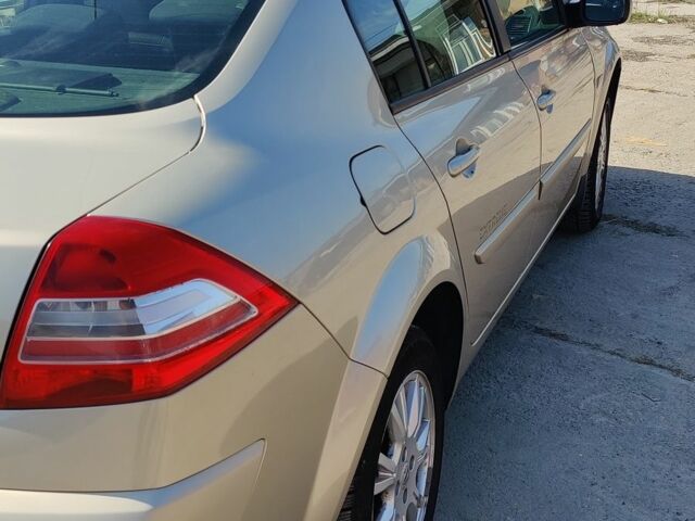 Бежевый Рено Меган, объемом двигателя 1.6 л и пробегом 184 тыс. км за 4500 $, фото 2 на Automoto.ua