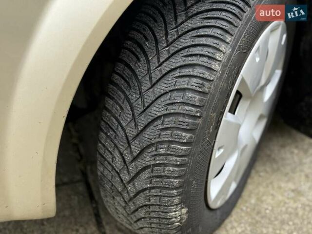 Бежевий Рено Меган, об'ємом двигуна 1.6 л та пробігом 190 тис. км за 5650 $, фото 37 на Automoto.ua