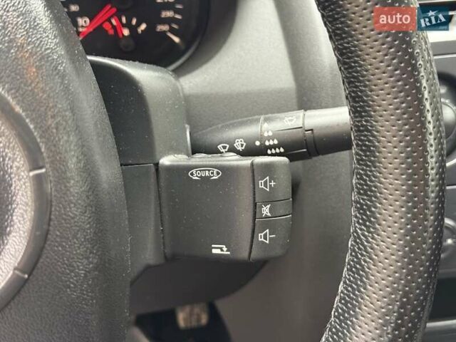 Бежевий Рено Меган, об'ємом двигуна 1.6 л та пробігом 190 тис. км за 5650 $, фото 60 на Automoto.ua