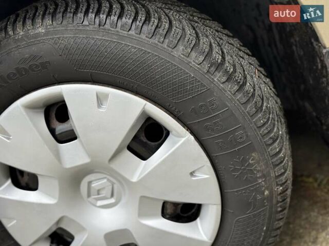 Бежевий Рено Меган, об'ємом двигуна 1.6 л та пробігом 190 тис. км за 5650 $, фото 9 на Automoto.ua