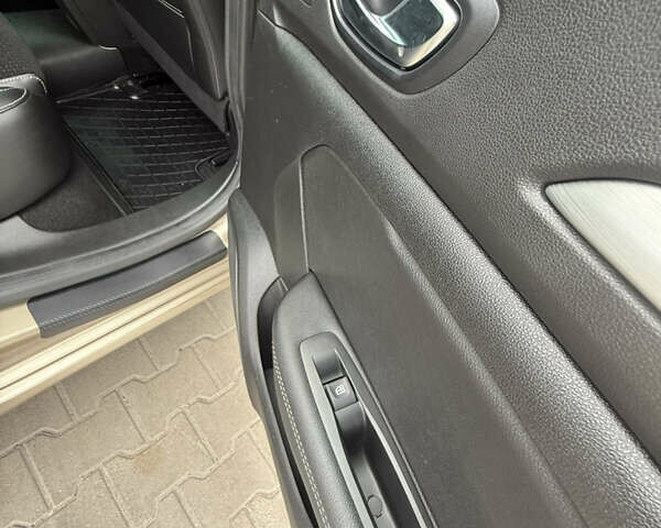 Бежевый Рено Меган, объемом двигателя 1.2 л и пробегом 85 тыс. км за 12850 $, фото 27 на Automoto.ua