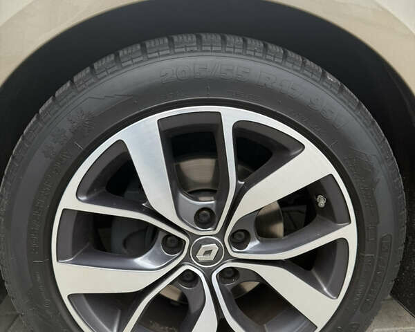 Бежевый Рено Меган, объемом двигателя 1.2 л и пробегом 85 тыс. км за 12850 $, фото 13 на Automoto.ua