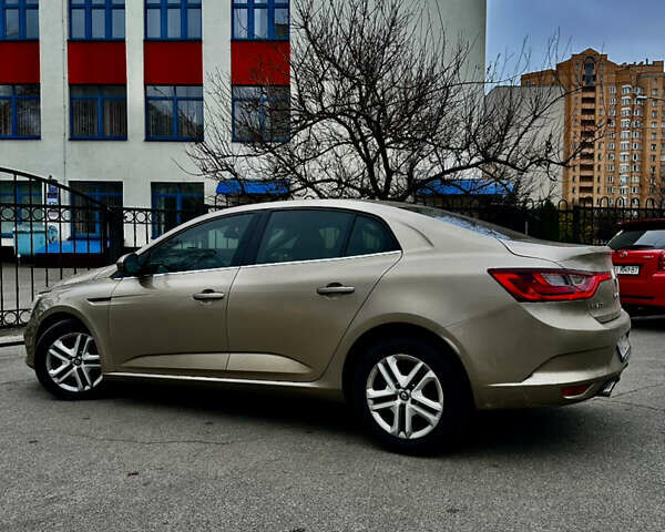 Бежевый Рено Меган, объемом двигателя 1.46 л и пробегом 144 тыс. км за 12500 $, фото 6 на Automoto.ua