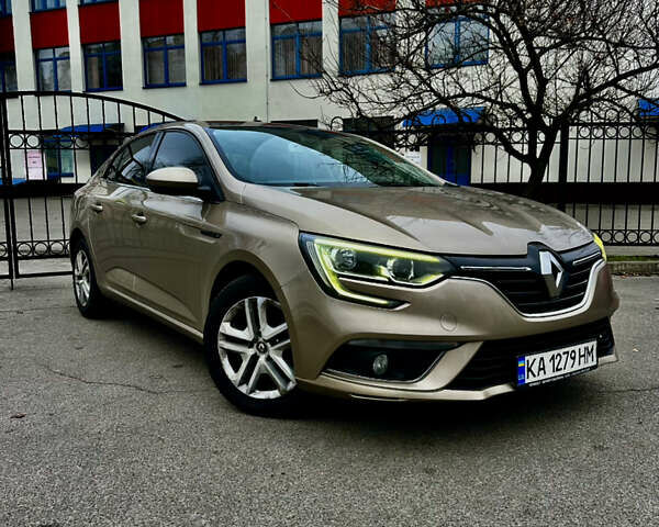 Бежевый Рено Меган, объемом двигателя 1.46 л и пробегом 144 тыс. км за 12500 $, фото 3 на Automoto.ua