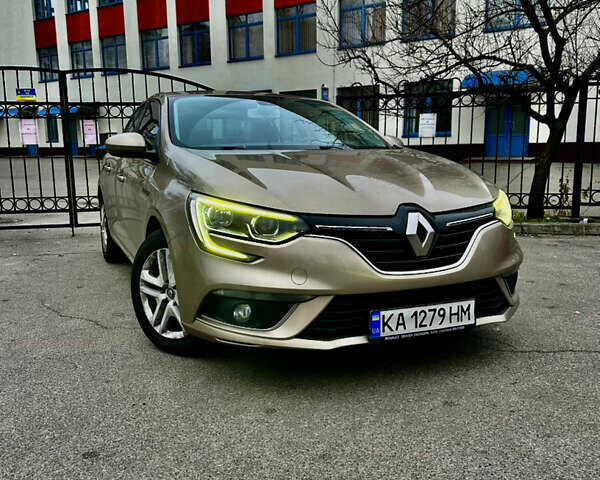Бежевый Рено Меган, объемом двигателя 1.46 л и пробегом 144 тыс. км за 12500 $, фото 4 на Automoto.ua