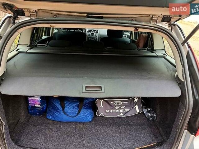 Бежевый Рено Меган, объемом двигателя 1.6 л и пробегом 230 тыс. км за 4700 $, фото 6 на Automoto.ua