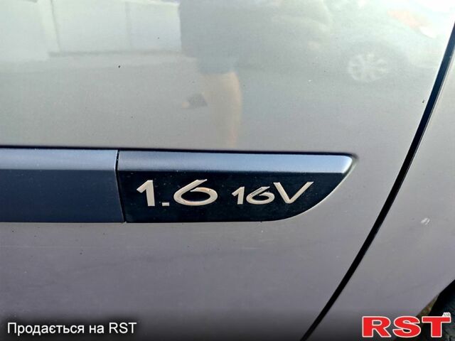 Бежевый Рено Меган, объемом двигателя 1.6 л и пробегом 203 тыс. км за 5150 $, фото 2 на Automoto.ua