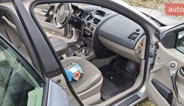 Бежевый Рено Меган, объемом двигателя 1.6 л и пробегом 202 тыс. км за 4400 $, фото 15 на Automoto.ua