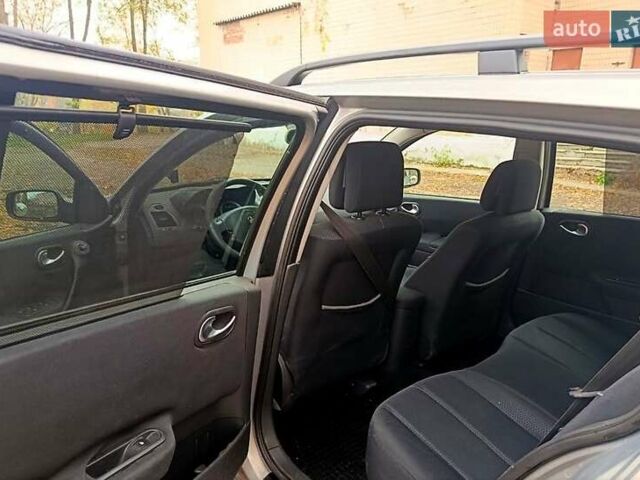 Бежевый Рено Меган, объемом двигателя 1.6 л и пробегом 230 тыс. км за 4700 $, фото 13 на Automoto.ua