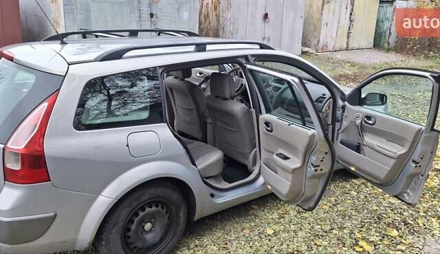 Бежевый Рено Меган, объемом двигателя 1.6 л и пробегом 202 тыс. км за 4400 $, фото 9 на Automoto.ua