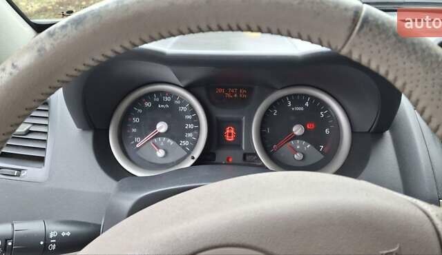 Бежевый Рено Меган, объемом двигателя 1.6 л и пробегом 202 тыс. км за 4400 $, фото 18 на Automoto.ua