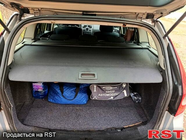 Бежевый Рено Меган, объемом двигателя 1.6 л и пробегом 230 тыс. км за 4700 $, фото 7 на Automoto.ua