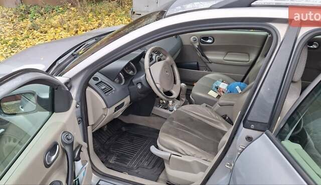 Бежевый Рено Меган, объемом двигателя 1.6 л и пробегом 202 тыс. км за 4400 $, фото 13 на Automoto.ua