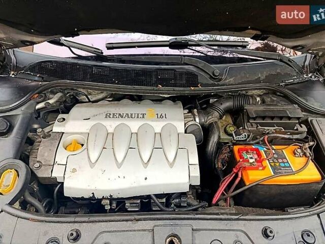 Бежевый Рено Меган, объемом двигателя 1.6 л и пробегом 230 тыс. км за 4700 $, фото 12 на Automoto.ua