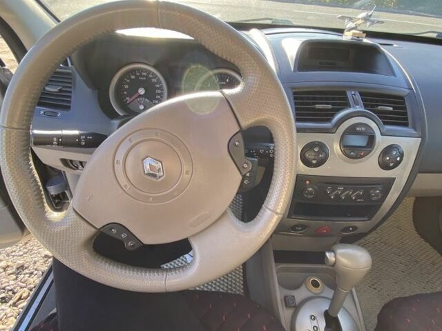 Бежевый Рено Меган, объемом двигателя 2 л и пробегом 234 тыс. км за 5400 $, фото 3 на Automoto.ua