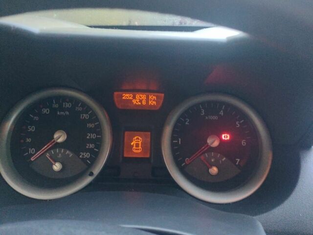 Бежевый Рено Меган, объемом двигателя 1.6 л и пробегом 252 тыс. км за 4800 $, фото 3 на Automoto.ua