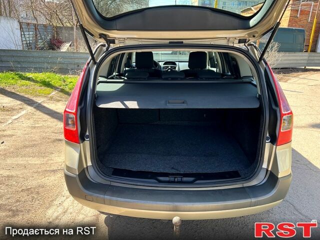 Бежевый Рено Меган, объемом двигателя 1.6 л и пробегом 184 тыс. км за 5400 $, фото 4 на Automoto.ua