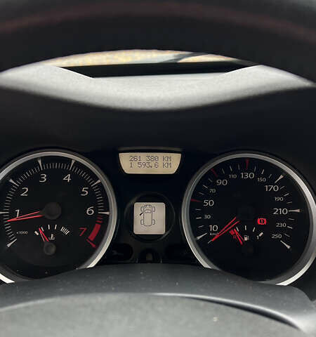 Рено Меган 2006 в Хороле на Automoto.ua Бежевый Рено Меган, объемом двигателя 1.6 л и пробегом 240 тыс. км за 5299 $, фото 33 на Automoto.ua