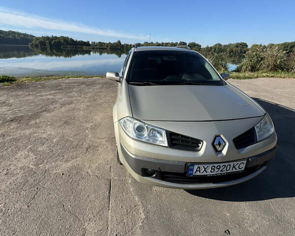 Бежевый Рено Меган, объемом двигателя 1.6 л и пробегом 305 тыс. км за 4800 $, фото 3 на Automoto.ua