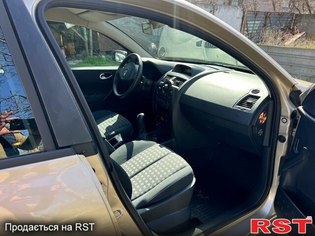 Бежевый Рено Меган, объемом двигателя 1.6 л и пробегом 184 тыс. км за 5400 $, фото 3 на Automoto.ua