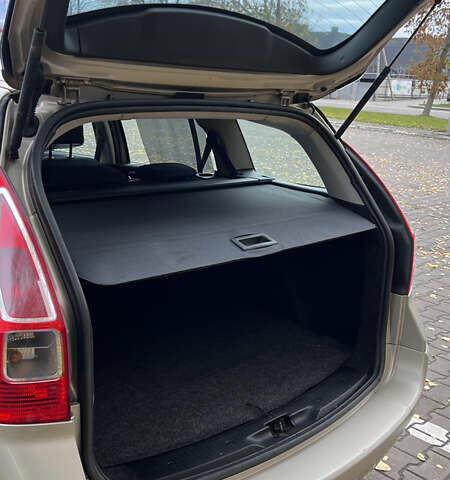 Рено Меган 2006 в Хороле на Automoto.ua Бежевый Рено Меган, объемом двигателя 1.6 л и пробегом 240 тыс. км за 5299 $, фото 45 на Automoto.ua