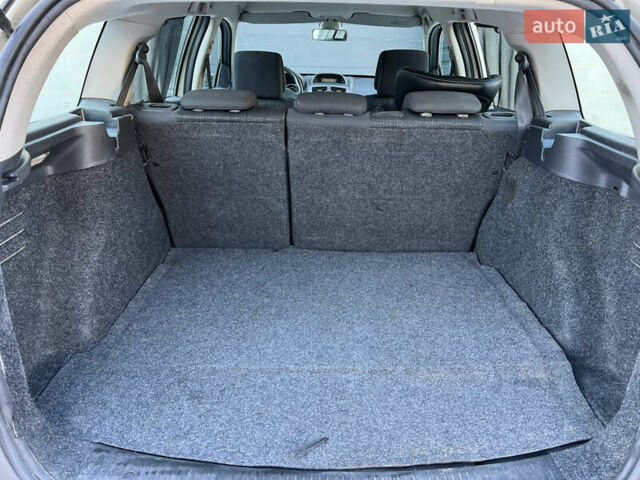 Бежевый Рено Меган, объемом двигателя 1.6 л и пробегом 225 тыс. км за 5400 $, фото 43 на Automoto.ua