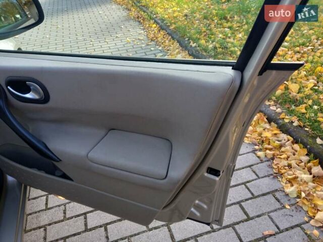 Бежевий Рено Меган, об'ємом двигуна 1.6 л та пробігом 190 тис. км за 5300 $, фото 11 на Automoto.ua